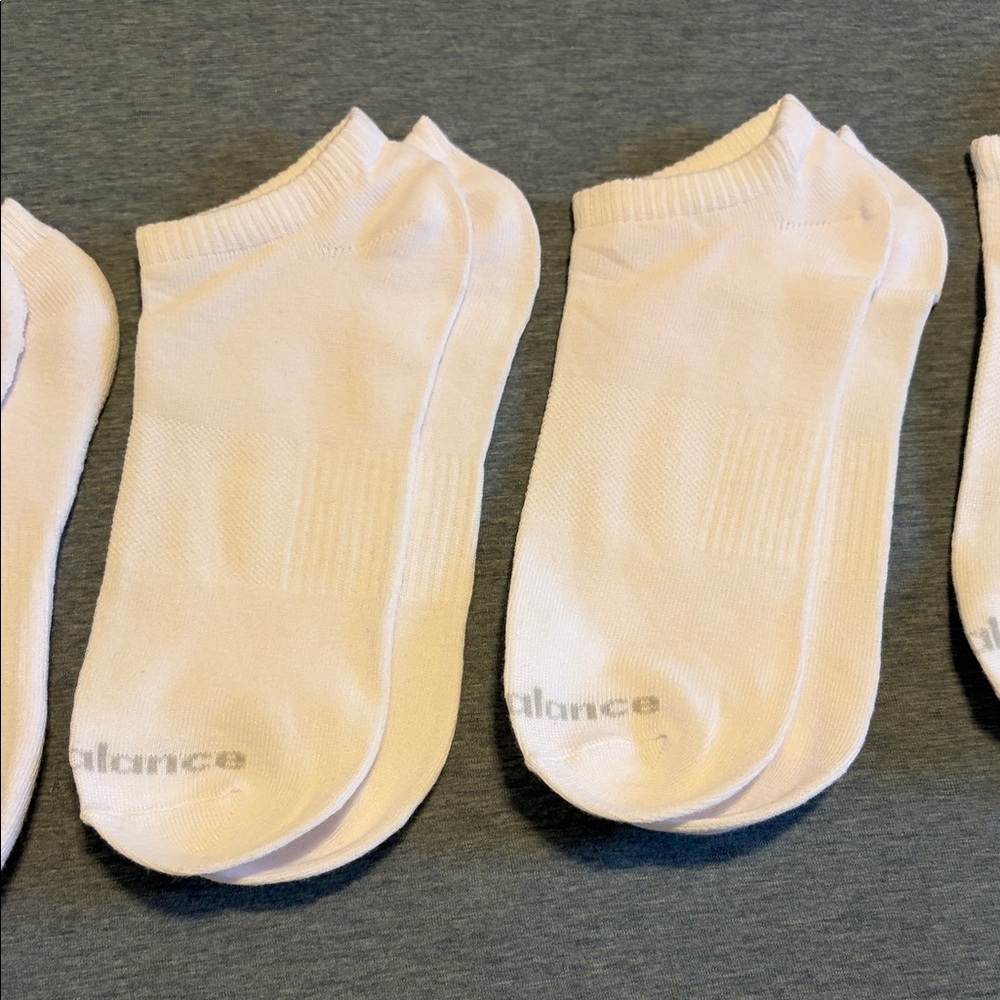 New Balance White Ankle Socks for Men - size 9-13 (New - unworn) 4 pair - Picture 3 of 3